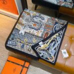 爱马仕《丝巾大探险》蓝色调斜纹真丝方巾 - 图片 4