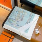 爱马仕《华丽的缰辔花卉版》天蓝色方巾 - 图片 3