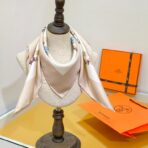 爱马仕《华丽的缰辔花卉版》杏色方巾 - 图片 3