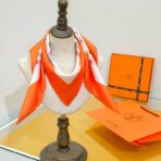 爱马仕《华丽的缰辔花卉版》橙色方巾 - 图片 3