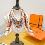 爱马仕《埃米尔奇幻之夜》橙色调斜纹真丝方巾 - 图片 3