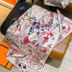 爱马仕《埃米尔奇幻之夜》红色调斜纹真丝方巾 - 图片 3