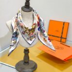 爱马仕《埃米尔奇幻之夜》蓝黄调斜纹真丝方巾 - 图片 3