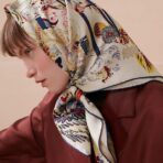 爱马仕《埃米尔奇幻之夜》蓝黄调斜纹真丝方巾 - 图片 2