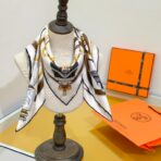 爱马仕《尊贵之轮》斜纹真丝方巾 棕色图案元素 - 图片 2