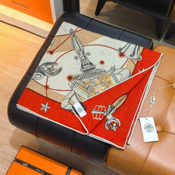 爱马仕《星辰合唱曲》  橙色围巾