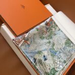 爱马仕《翱翔福宝之梦》橄榄绿色方巾