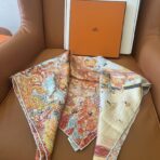 爱马仕《翱翔福宝之梦》橙色方巾 - 图片 3