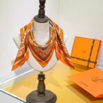 爱马仕《金质马刺》橙色斜纹真丝方巾 - 图片 3