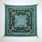 爱马仕《金质马刺》深绿色斜纹真丝方巾