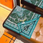 爱马仕《金质马刺》深绿色斜纹真丝方巾 - Image 4