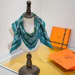 爱马仕《金质马刺》深绿色斜纹真丝方巾 - Image 3