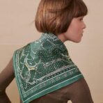 爱马仕《金质马刺》深绿色斜纹真丝方巾 - Image 2