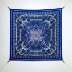 爱马仕《金质马刺》蓝色斜纹真丝方巾