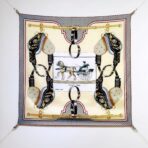 爱马仕《马车先生》斜纹真丝方巾 杏色款