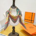 爱马仕《马车先生》斜纹真丝方巾 浅棕色款 - 图片 4