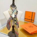 爱马仕《马车先生》斜纹真丝方巾 浅棕色款 - 图片 3