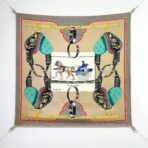 爱马仕《马车先生》斜纹真丝方巾 浅棕色款