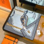 爱马仕《马车先生》斜纹真丝方巾 蓝色款 - Imagem 2