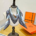 爱马仕《马车先生》斜纹真丝方巾 蓝色款 - Imagem 4