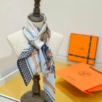 爱马仕《马车先生》斜纹真丝方巾 蓝色款 - Imagem 3