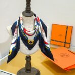 爱马仕《驾马横挡》斜纹真丝 蓝白色方巾 - Imagem 3