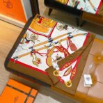 爱马仕《驾马横挡》斜纹真丝 金棕色方巾 - 图片 4
