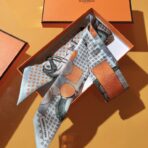 爱马仕【优雅骑士】Twilly小丝巾 浅蓝色款 - 图片 3