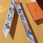 爱马仕【优雅骑士】Twilly小丝巾 浅蓝色款