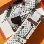 爱马仕【优雅骑士】Twilly小丝巾 灰色调搭配深蓝图形 - 图片 4