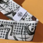 爱马仕【优雅骑士】Twilly小丝巾 灰色调搭配深蓝图形 - 图片 3