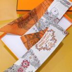 爱马仕【华丽的缰辔花卉版】小丝巾 白橙撞色 - Imagem 3