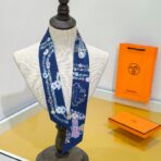 爱马仕【华丽的缰辔花卉版】小丝巾 蓝色 - Imagem 3