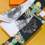 爱马仕【华丽的缰辔花卉版】小丝巾 黑灰撞色 - Imagem 3