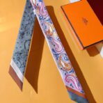 爱马仕【猎豹】Twilly小丝巾 灰粉撞色