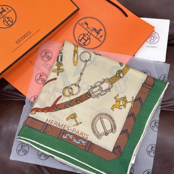 爱马仕140cm双面同色羊绒方巾 绿色边款