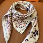 爱马仕丝巾《埃米尔奇幻之夜》白粉撞色 - Imagem 4