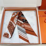 爱马仕“亚马逊庆典”Twilly小丝巾 浅棕色 - Imagem 4