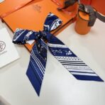 爱马仕“亚马逊庆典”Twilly小丝巾 蓝色 - Imagem 3