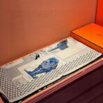 爱马仕双面同色大剧院围巾 黑灰蓝多色撞色 - Image 4