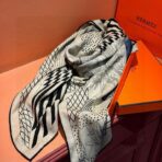 爱马仕双面同色大剧院围巾 黑灰蓝多色撞色 - Image 3