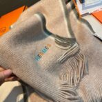 爱马仕同步专柜 高端羊绒针织男款围巾！杏色款 - Imagem 4