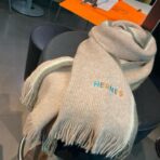 爱马仕同步专柜 高端羊绒针织男款围巾！杏色款 - Imagem 3