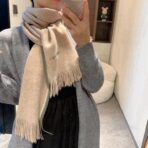 爱马仕同步专柜 高端羊绒针织男款围巾！杏色款 - Imagem 2