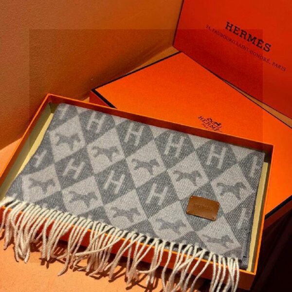 爱马仕巴黎时装展商务男士女士羊绒围巾 灰色款