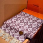 爱马仕巴黎时装展商务男士女士羊绒围巾 紫色款