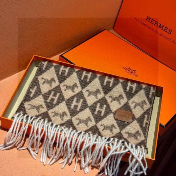 爱马仕巴黎时装展男士女士款羊绒围巾 深棕色与浅米色的格子配色