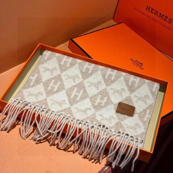 爱马仕巴黎时装展男士女士羊绒围巾 浅棕色调