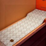 爱马仕巴黎时装展男士女士羊绒围巾 浅棕色调 - Imagem 2