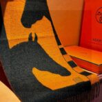 爱马仕提花编织围巾 黑橙撞色 - 图片 4